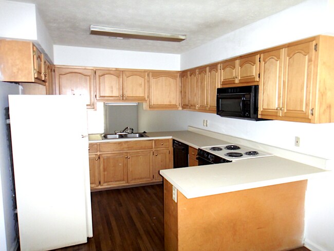 Building Photo - Spacious Duplex in Auburn