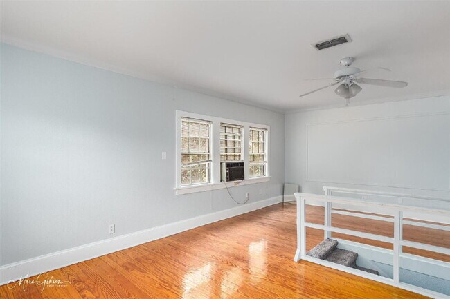 Foto del edificio - "Charming 3-Bed Oasis in Bossier City with 1.5 Baths & Spacious 1917 Sq Ft Layout!"