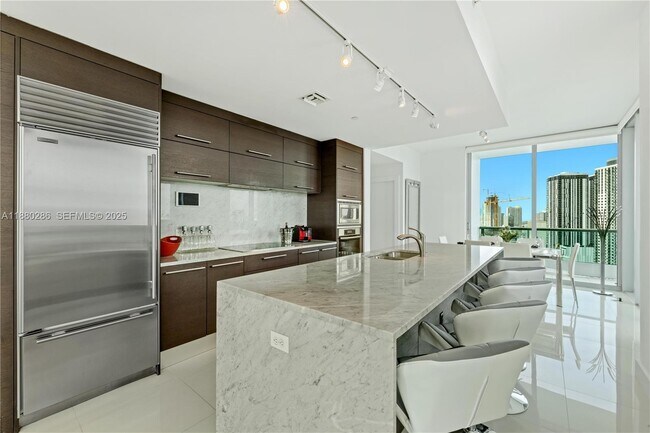 Foto del edificio - 900 Biscayne Blvd