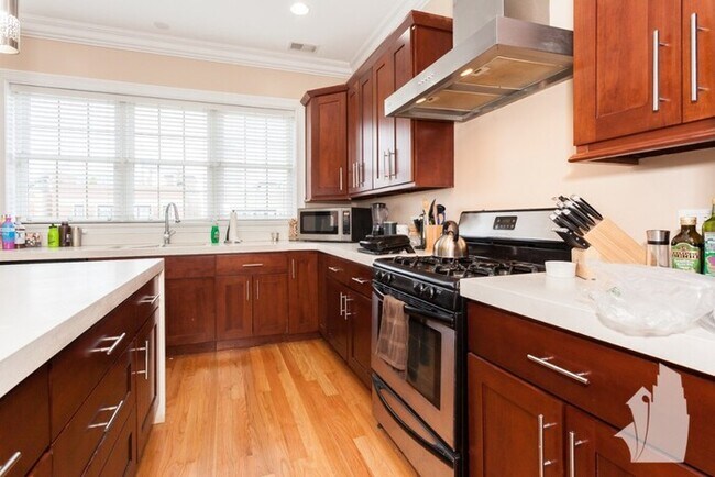 Foto del edificio - 3718 N Wilton Ave