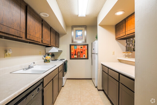 2BR, 1BA - 960SF - Village Park at Cedarbrooke