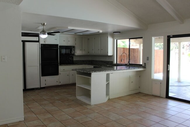 Building Photo - Quailwood 3 bed 2 bath pool