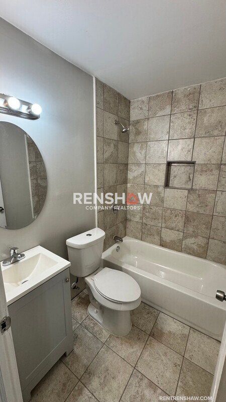 Building Photo - 2303 Longstreet Dr