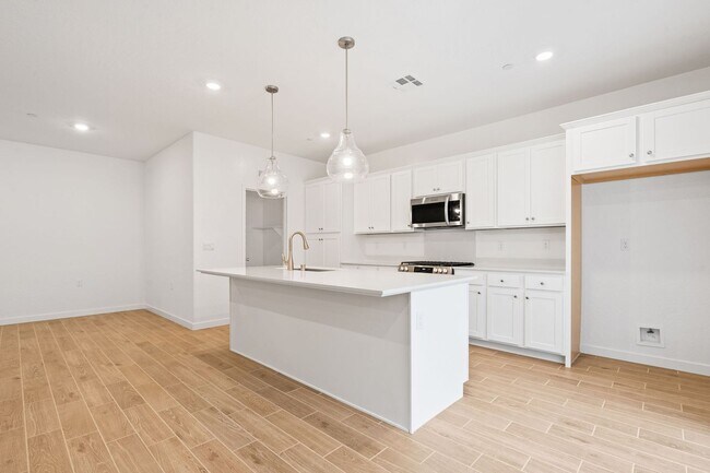 Foto del edificio - Brand New Three Bedroom Home in Clovis Unified School District!