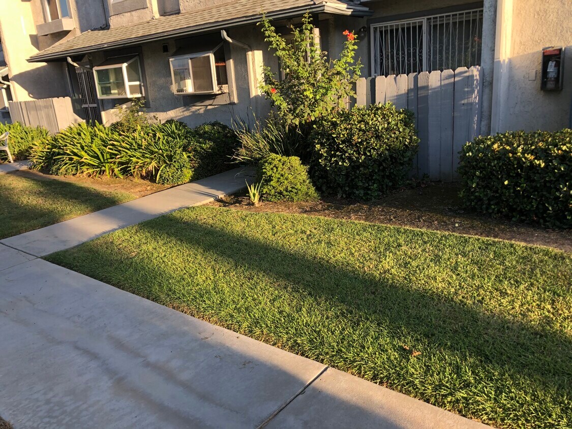 Foto del edificio - 8051 Loren Ln