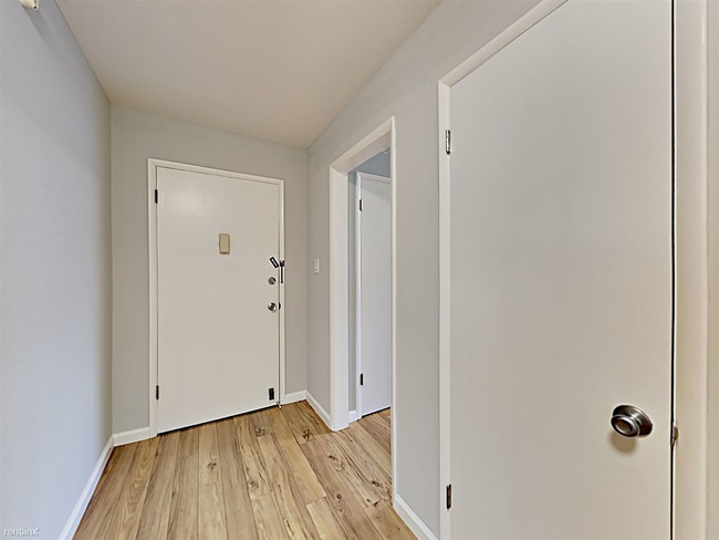 Building Photo - 2 br, 1 bath  - 355 Staten Ave Apt 302