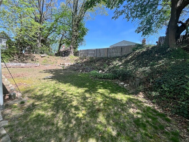 Foto del edificio - 3 Tryon Ave