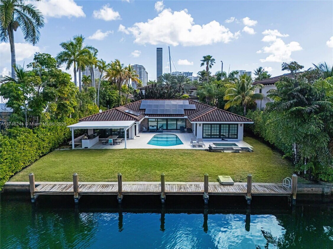 Foto principal - 524 Oleander Dr