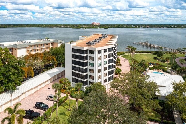 Foto del edificio - 8701 Midnight Pass Rd