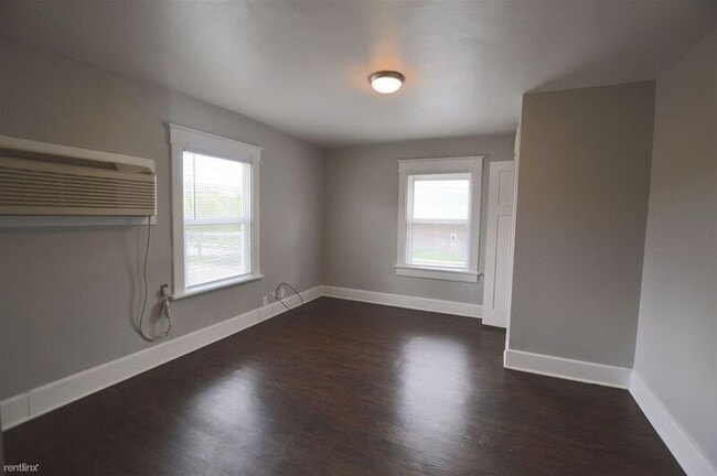 Building Photo - 1 E Raymond St