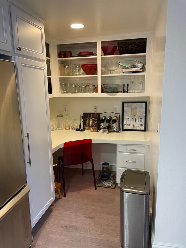 Kitchen Desk - 4600 Don Lorenzo Dr