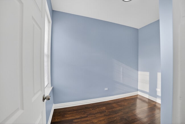 Building Photo - 1419 S Kedvale Ave