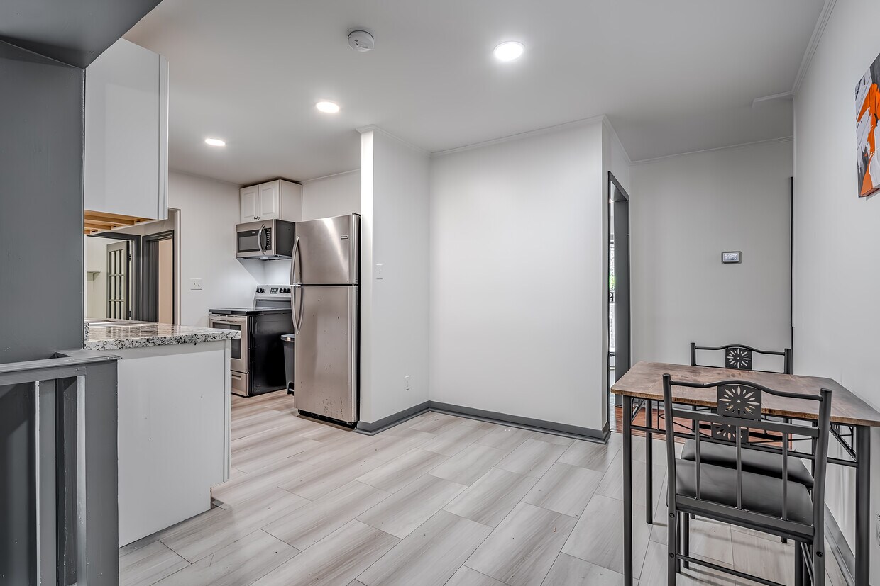 Foto principal - 2255 Rhinehill Rd SE
