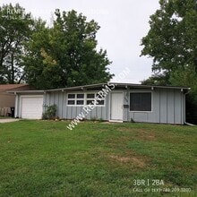 Building Photo - 1544 SW 23rd Park