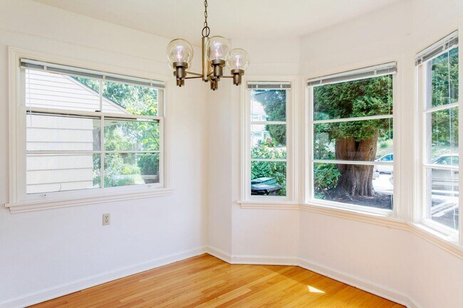 Building Photo - Rentals - 5730 / 5732 Duplex