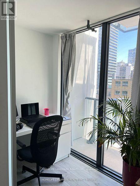 Building Photo - 161 Roehampton Ave