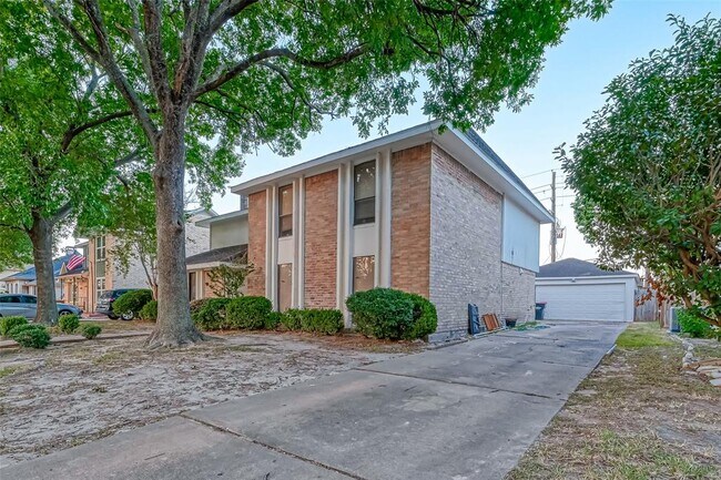 Foto del edificio - 8803 Woodleigh Dr