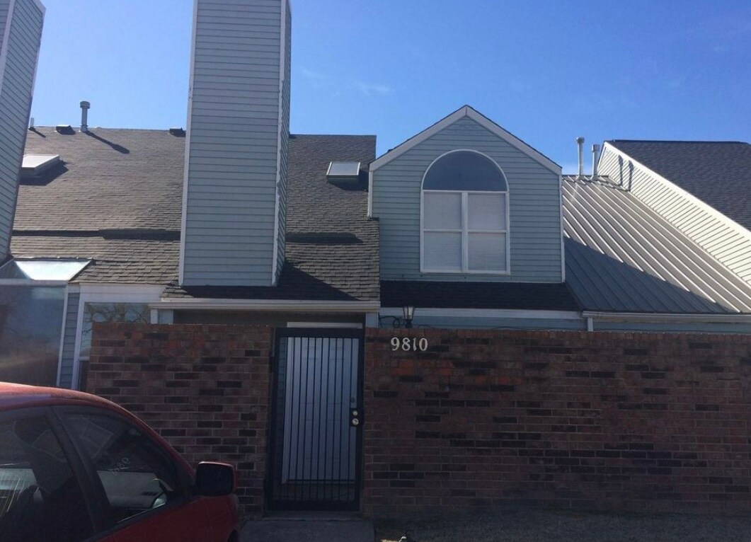 Foto principal - 9810 Walnut Ln