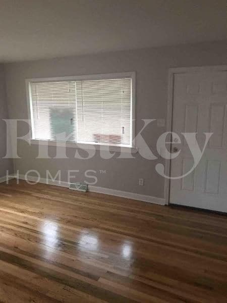 Building Photo - 1491 Forest Ave