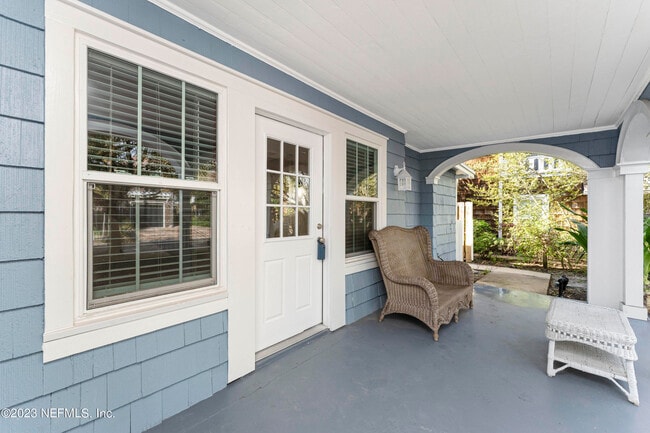 Building Photo - 1058 Beach Ave