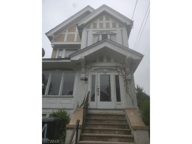 Primary Photo - 698 Clifton Ave