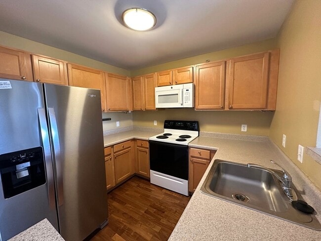 Foto del edificio - 211 Central St