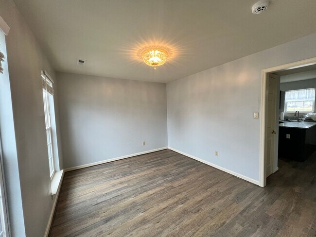Foto del edificio - Freshly Painted 3 Bed 2.5 Bath Home in Eas...
