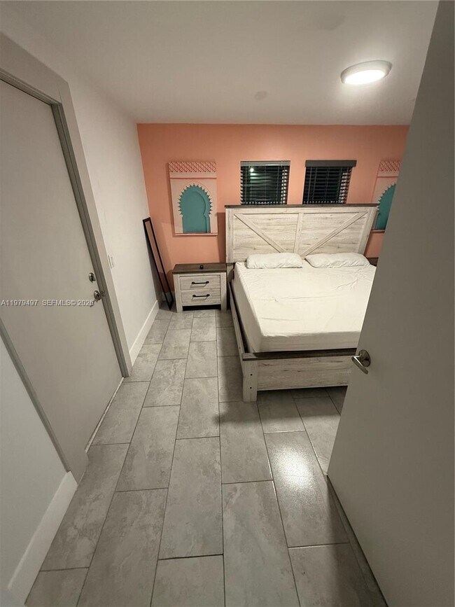 Building Photo - 2020 Washington St