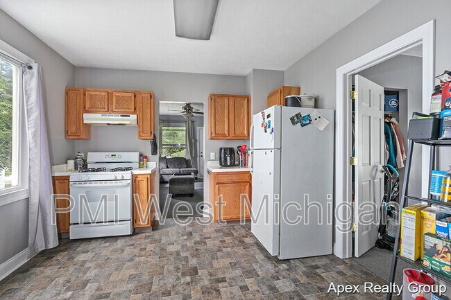 Building Photo - 1530 Quarry Ave NW