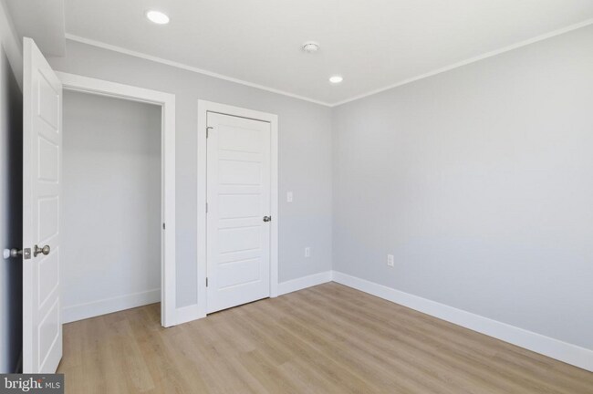 Building Photo - 1511 W Flora St