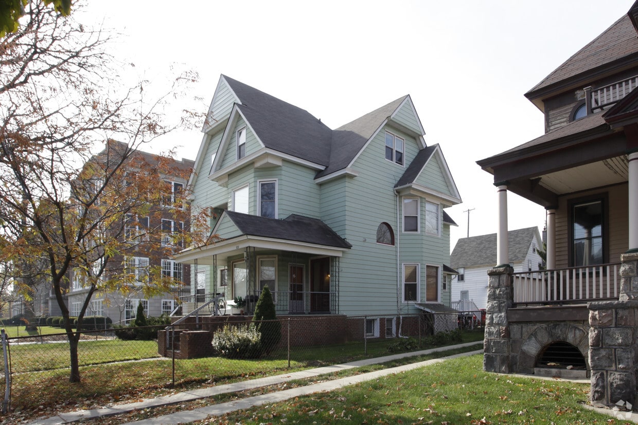Building Photo - 628 S Westnedge Ave