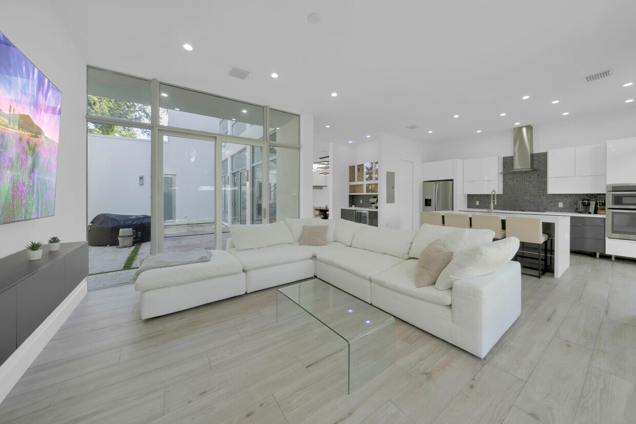 Foto principal - 5720 Coral Way