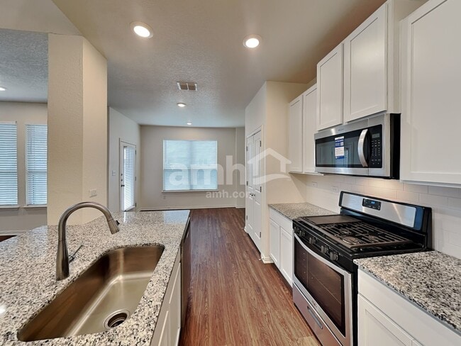 Foto del edificio - 2733 Meadowood Heights