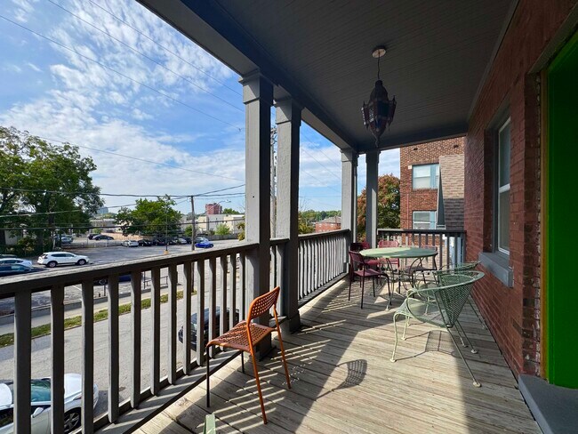 Foto del edificio - 512 W 39th Terrace