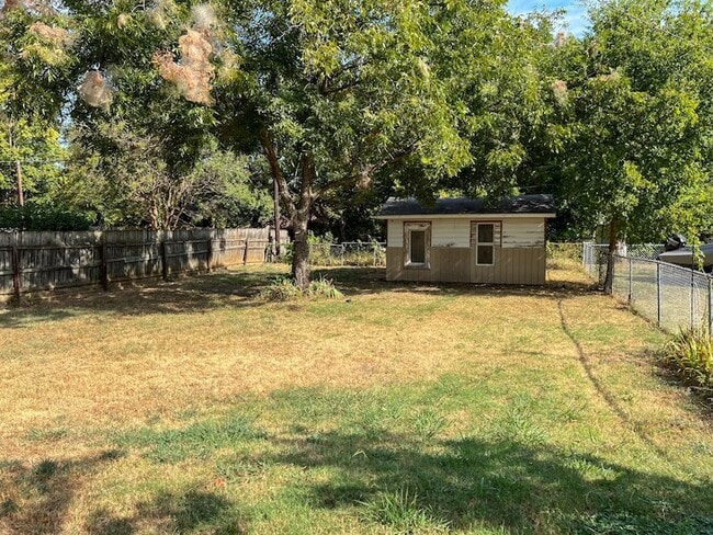 Building Photo - 1527 W Gandy St