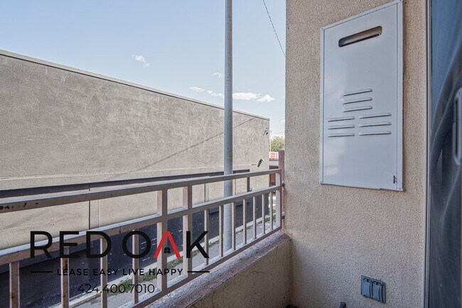 Foto del edificio - 8747 Sepulveda Blvd