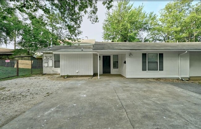 Building Photo - 2407 Winsted Ln