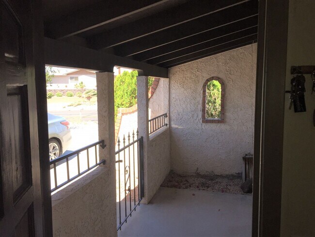 Foto del edificio - Centrally Located Home with Newer Energy E...
