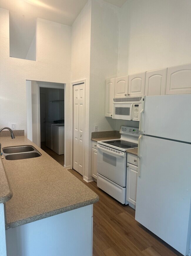 Foto del edificio - 12516 Willmington Blvd