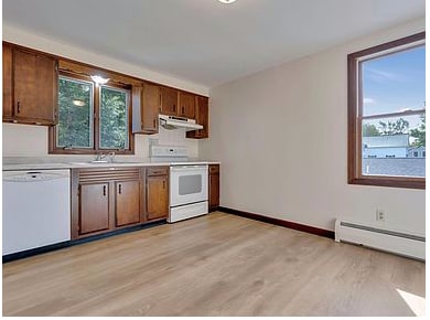 Building Photo - 24 Riverview St