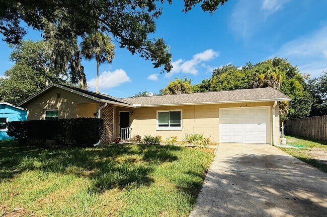 Building Photo - 204 Sandy Ln