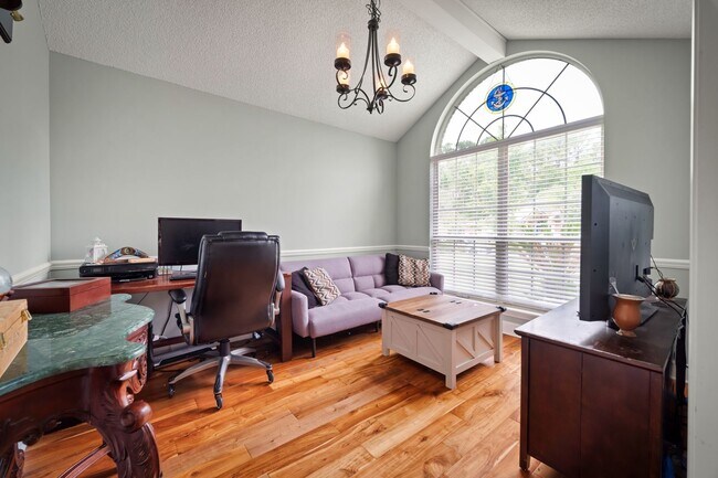 Foto del edificio - Mandarin Home with 3 bedroom PLUS an offic...