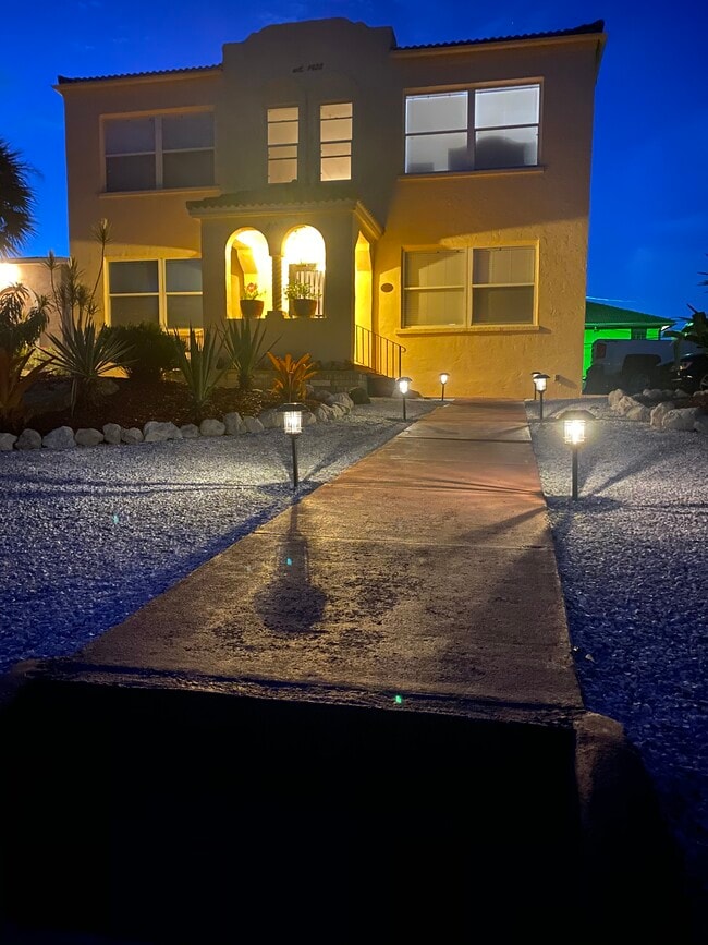 Foto del edificio - 408 Armada Rd S