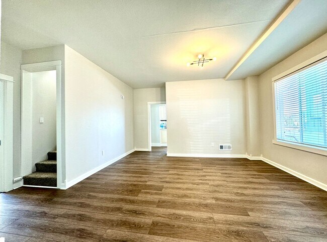 Building Photo - DONT MISS OUT! WATCH MY 3D TOUR~ Spacious ...