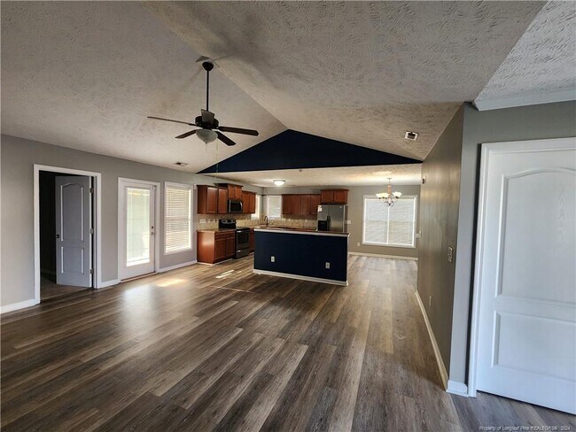 Building Photo - 3625 Crosswinds Dr