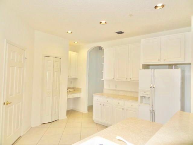 Building Photo - 12367 Cascades Pointe Dr