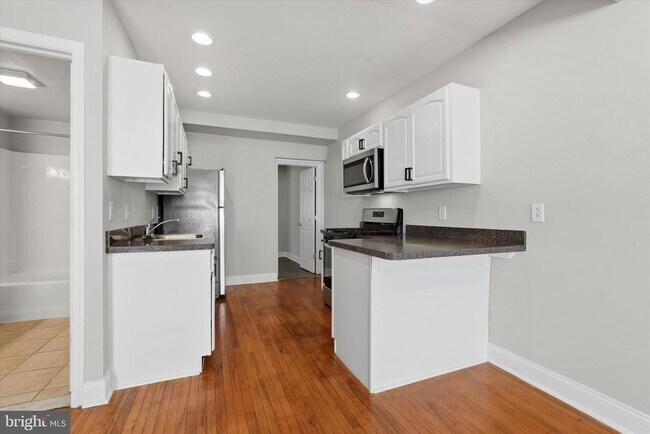 Foto del edificio - 400 Green Ln