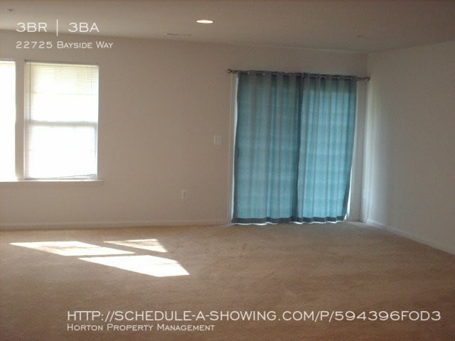 Building Photo - 3 Bedroom, 2.5 Bath 3 Story Townhome