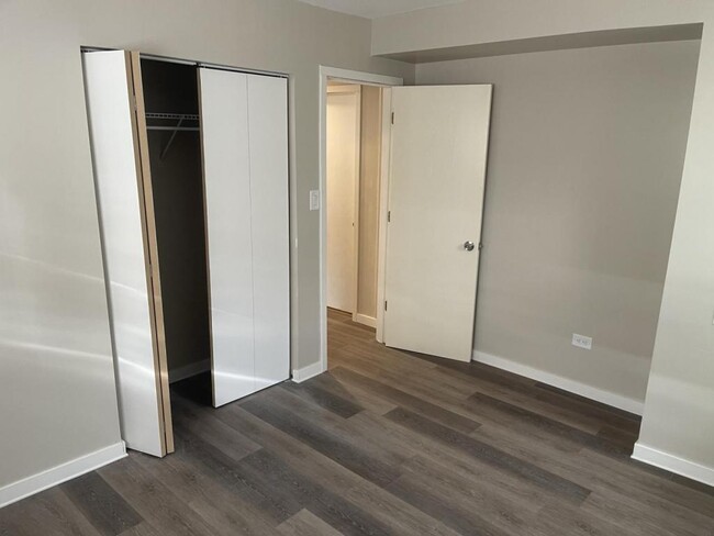 Building Photo - 108 N McAree #BD