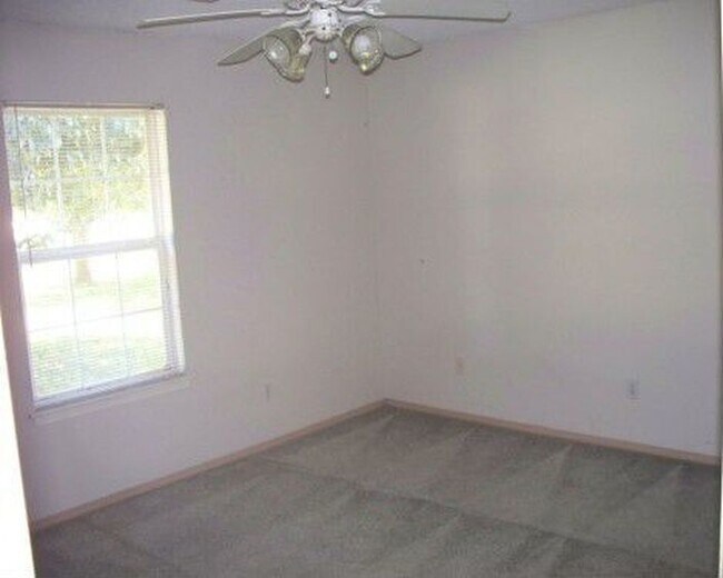 Foto del edificio - 212-214 Southwinds Drive
